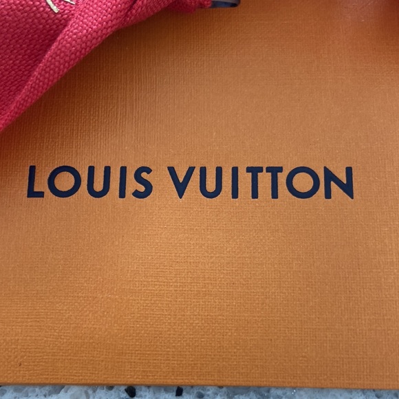Brand New Louis Vuitton gift card tag envelope and red ribbon - Picture 2 of 6